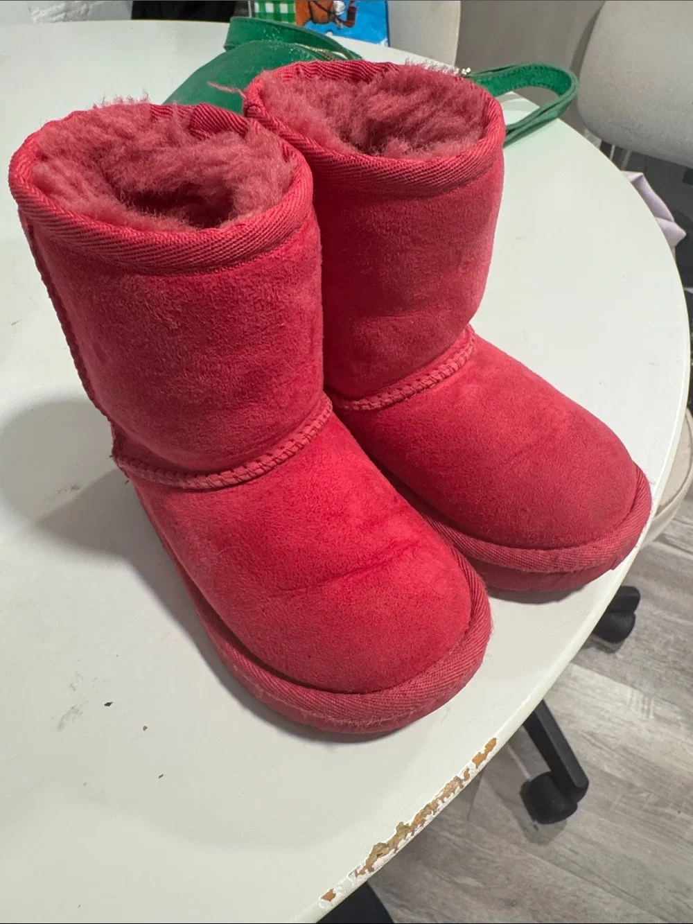 Pink kids Uggs size 7